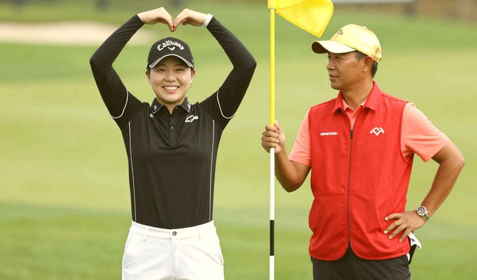 Tony Finau và cây putter khúc côn cầu: Bản đồ cuộc tìm kiếm giữa sa mạc đỏ