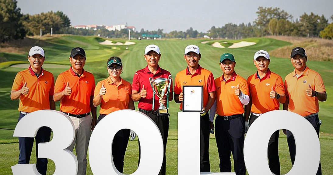Tony Finau và cây putter khúc côn cầu: Bản đồ cuộc tìm kiếm giữa sa mạc đỏ