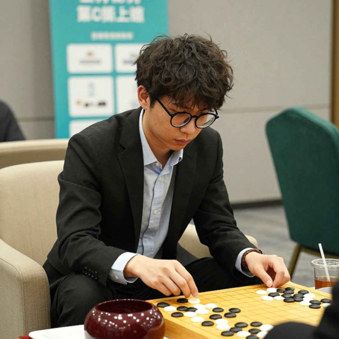 Lời Nguyền Của Nước Đi Tốt: Khi 'Vũ Khí' Khai Cuộc Trở Thành Gánh Nặng 2800 Elo