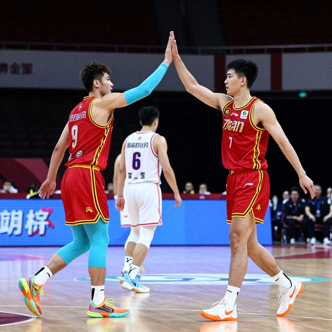 Warriors Khủng Hoảng Lực Lượng: Curry Gánh Cả Đội, Podziemski Vắng Mặt Ngày Khai Mạc