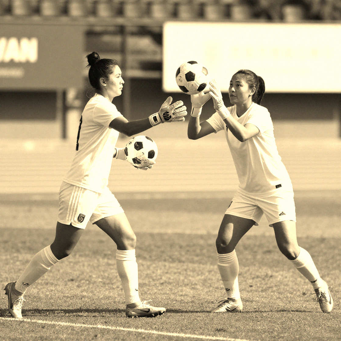 Hợp đồng công khai và bản hợp đồng không ai ký trên sân cỏ V.League Hợp đồng công khai và bản hợp đồng không ai ký trên sân cỏ V.League