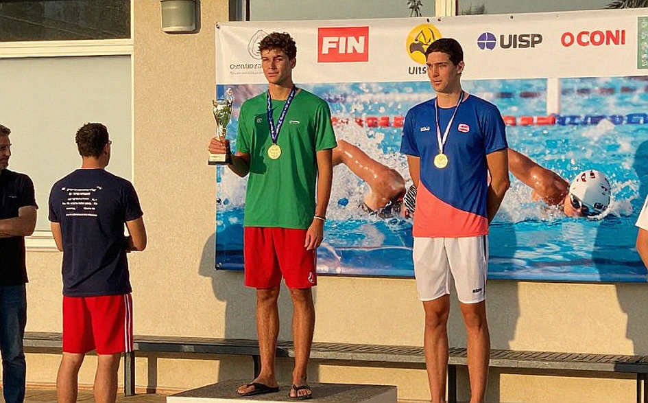 Chiếc máy tính bảng trong hồ bơi nghệ thuật: World Aquatics số hóa phán quyết trọng tài trước mùa giải mới