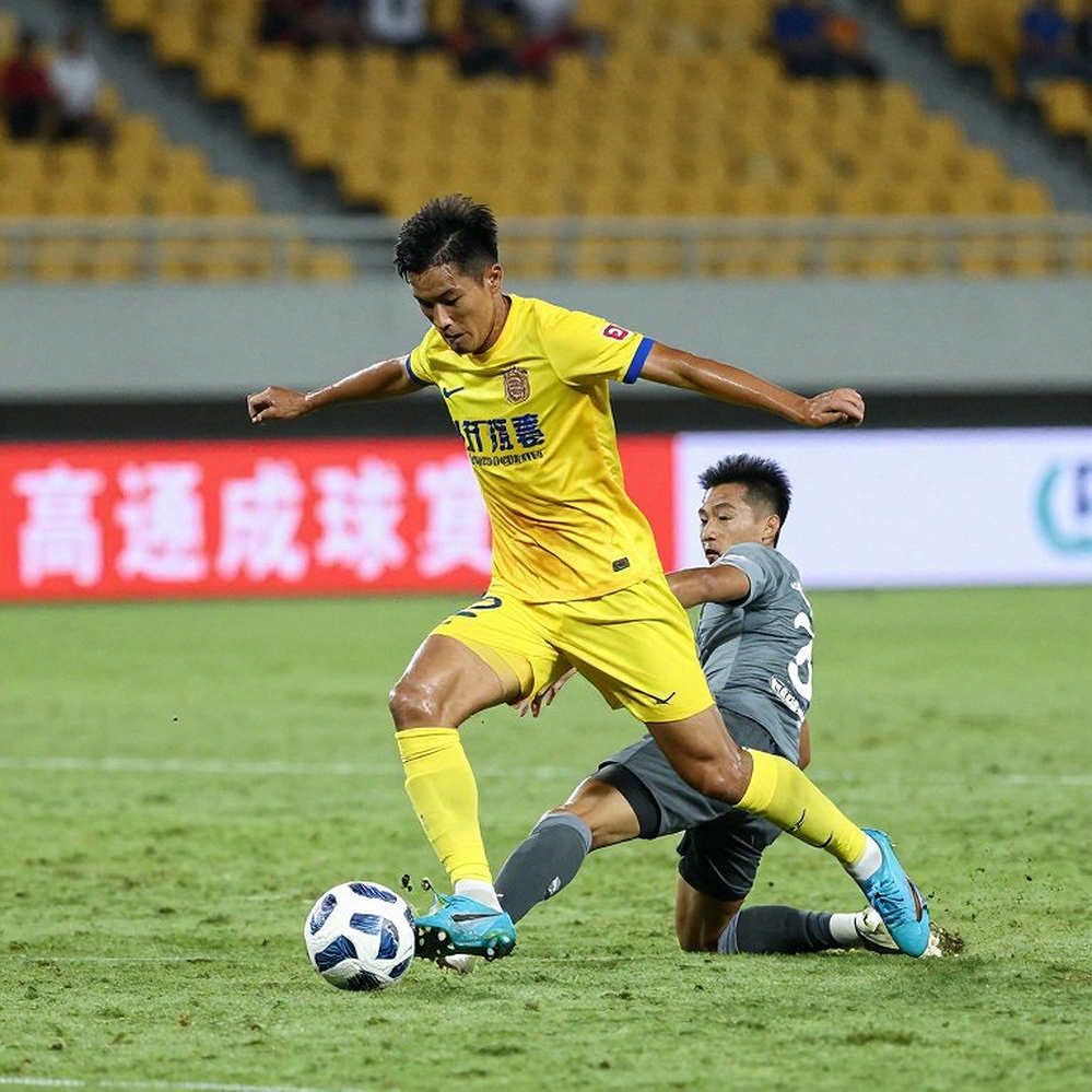 Khoảng trống trên khán đài V.League và bài toán của một nền bóng đá sống bằng ký ức